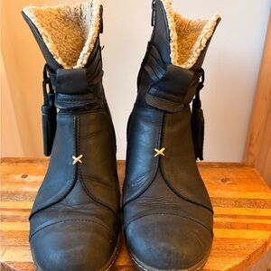 El Naturalista black leather lined boots